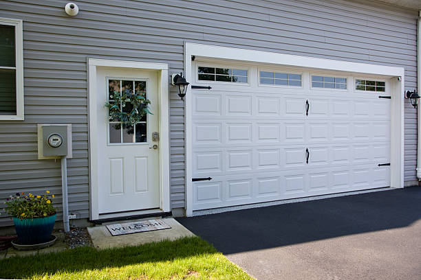 24/7 Emergency Garage Door Panel Replacement experts in Monrovia, IN
